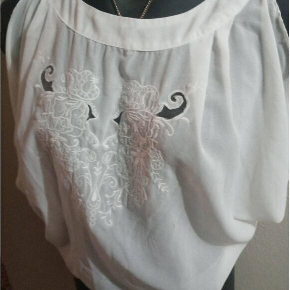 Open back vintage top  - Picture 6 of 16